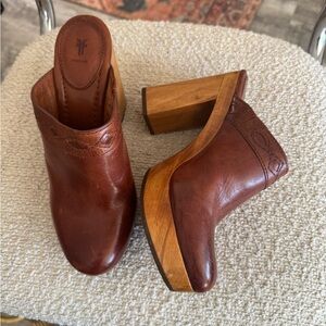 Frye Women's Chestnut Leather Mules